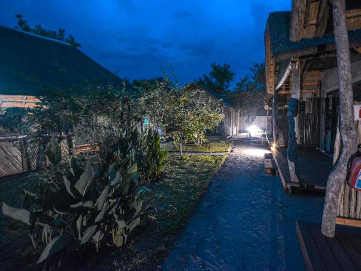 African Excursions Guest House Khwai Exterior photo